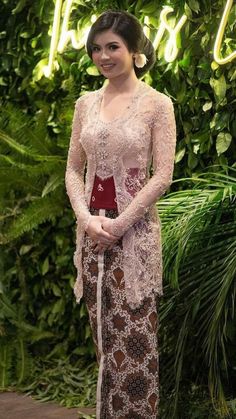 Kebaya Kutubaru Hijab, Indonesian Kebaya, Dress Brokat Modern, Kebaya Lace, Batik Dress Modern, Kebaya Wedding, Kebaya Modern Dress