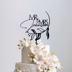 Enhance the elegance of your wedding cake with our exquisite floral wedding cake topper. Perfect for weddings or engagements, this beautifully crafted topper can be personalized with the bride and groom's names or the last name. Its sophisticated design and gold finish make it a standout piece that adds a touch of luxury to any cake. Make your special day unforgettable with this stunning wedding cake decoration. 📦 Ready to Ship Within 48 hours ✈️ Free Shipping - Delivered Within 1-4 Business Da