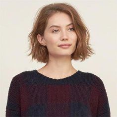 Short Hair Parted To The Side, Bob Haircut Side Part, Center Part Bob, Dayna Frazer, Boyfriend Bob, Short Hair Side Part, French Haircut, Side Part Bob, Bob Haircut For Round Face