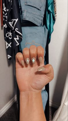 Morgan Wallen Acrylic Nails, Western Themed Nail Ideas, Punchy Nails Acrylic, Western Style Nails Acrylic, Mail Ideas Fall, Summer Western Nail Ideas, Western Brand Nails, Punchy Cowgirl Nails, Nails Acrylic Western Simple