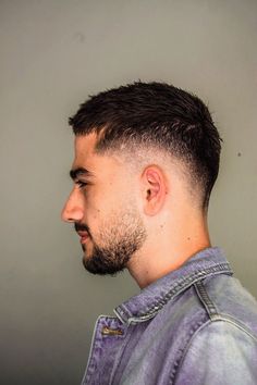 Pin en Peinados hombre Short Hairstyles For Men With Thinning Hair, Fade Haircut For Short Hair Men, Short Hair Men Wavy, Short Hair For Men Fade, Short Faded Beard Styles, Hearcuts For Men, Short Drop Fade Haircut, Short Hair Cuts Men Fade, Short Hair Mullet Fade