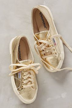 Love Supergas have a few of them but must have these gold ones! Golden Sneakers Outfit, Golden Sneakers, Rose Gold Sneakers, Gold Sneakers, Metallic Sneakers, Flat Sneakers, Shoe Lover, Coco Chanel