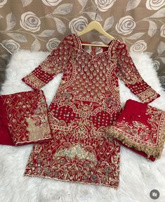 Leg Of Mutton Sleeve Pattern, Bridal Suits Punjabi, Punjabi Dress Design, Suits For Women Indian, Layer Dresses, Bridal Suit, Bride Suit, Bridal Suits