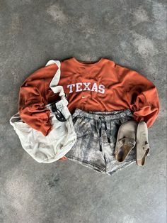 TEXAS Sweatshirt NS224 T shirt Sweater Hoodie Easy 30 day return policy Camo Shorts Outfit, Nashville Outfits, Lazy Outfits, Chill Outfits, Fall Fits, Shirt Sweater, Cute Everyday Outfits, Country Outfits