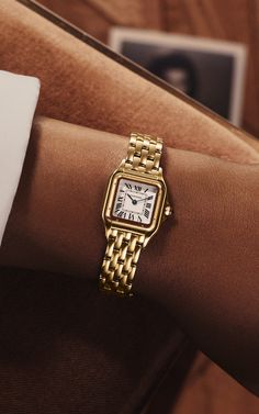 Cartier Watches Women, Estilo Hijab, Cartier Panthere, Luxury Watch Brands, Cartier Watch, Womens Watches Luxury, Classy Jewelry, Jewelry Lookbook, Dream Jewelry