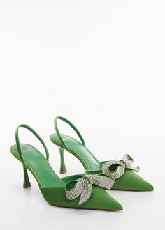 Bow-heeled shoes - Women | Mango USA Louboutin Kate 100, Mango Clothing, High End Shoes, Wedding Shoes Bride, Trending Sandals, Classic Heels, Bow Heels, Wide Shoes, Green Shoes