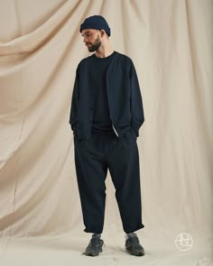 【ルック】「ナナミカ」2022年春夏コレクション - WWDJAPAN Japan Fashion Street Men, Full Black Outfit, Japanese Street Fashion Men, Japanese Workwear, Japanese Mens Fashion, Black Outfit Men, Techwear Outfits, New Balance Outfit, Men Stylish Dress