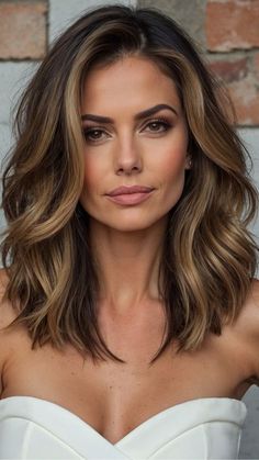 Hair Down Hairstyles Medium Length, Beautiful Medium Length Hair, Tapered Hair Women Long, Fall Mid Length Hair Colors, Medium Length Hair Down Wedding, Medium Hairstyle Women Side Part, Medium Length Haircut With Balayage, Long Fall Haircuts, Medium Hair Trends 2024