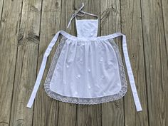 Embroidered Apron for Toddler, Small White Full apron Retro Costume outfit Children's Paisley Apron, Kids Floral white apron by BlingScarves on Etsy Apron Kids, Full Apron, Embroidered Apron, White Apron, Retro Costume, Floral White, White Eyelet, Costume Outfits, Linen Apron