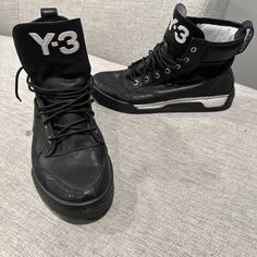 Adidas Y-3 Hayworth Shoes FW47709 BLK WHT Yohji Yamamoto SZ 9.5. Streetwear Boots With Branded Insole And White Sole, Sporty Boots With Contrast Sole For Sports, Sports High-top Boots With Contrast Sole, Sporty High-top Boots With Contrast Sole, Modern Low-top Boots With Boost Midsole, Modern Boots With Boost Midsole And Round Toe, Adidas Leather Sneakers With Vibram Sole, Adidas High-top Boots For Streetwear, Adidas High-top Sneakers For Streetwear With Round Toe