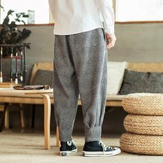 * "Maekawa" Harem Pants are in European size: Take 1 size bigger for an oversize effect. "Maekawa" Harem Pants As the seasons change, so do clothing styles. To prepare for winter, you should not only have a sweater, but also pants that will keep you warm. If you haven't made your choice yet, then you can opt for the harem pants. These kinds of pants are among the most trendy and useful clothes during this time of the year. Here is for you the "Maekawa" harem pants. Characteristics of the "Maekaw Slim Pants Outfit, Japan Streetwear, Streetwear Winter, Straight Cut Pants, Hoodies Men Style, Streetwear Male, Long Overcoat, Winter Fashion Coats, Men Street Fashion