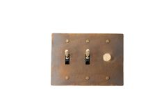 a double switch plate with two knobs on each side and an outlet in the middle