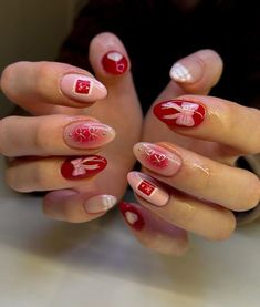 Christmas Aesthetic Nails Ideas, Christmas Nail Designs Aesthetic, Nails Cool Girl, Valentine S Day Nail, Valentine’s Day Nails, Fun Red Nails, Girly Nail Designs, Short Gel Manicure, Nails White Design