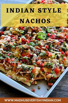 tortilla chips topped with veggies, beans, potato , yogurt and chutneys Nachos Vegetarian, Vegetarian Party Appetizers, Easy Indian Appetizers, Appetizer Recipes Vegetarian, Vegetarian Nachos, Cooking Black Beans, Nachos Recipe