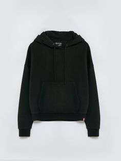 Damska  bluza z kapturem. Wykonana z przyjemnej w dotyku mieszanki bawełny z poliestrem. Piosiada wygodną kieszeń oraz delikatny branding w formie wszywki żakardowej. Black Oversized Hoodie, Cheap Black Oversized Hoodie, Oversized Black Top With Adjustable Hood, Oversized Black Hoodie With Pockets, Black Heavyweight Hoodie Sweatshirt, Branding