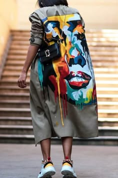 Green Fashion Casual Print Cardigan Outerwear Walking Down The Street, Mode Kimono, Looks Street Style, Painted Clothes, Print Coat, Printed Cardigan, Mode Inspiration, Green Fashion, Diy Fashion