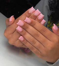 Short Cute Acrylic Nails Pink, Pink Design French Tip Nails, Shorts Square Nails Ideas, Short Acrylic Nail Inspo Simple, Pink Short Set Nails, Short Acrylic Nails Designs For Summer, Shirt Pink French Tip Nails, Arcrliyic Nails Designs Short, Nail For Back To School