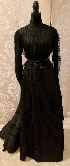 Spectacular antique late Victorian era black lace mourning dress.. this dress is in pristine condition ( there is one small area where lace trim has separated from bottom back of dress easy repair , otherwise I didn't notice any other flaws. Stunning wearable dress and or collectible art piece .. this dress comes with matching satin and lace purse ( antique from same era ( pictured ) . Bustle roll not included in sale. Please feel free to ask any questions and inspect photos I do not accept refu 1880s Tea Gown, Victorian Boutique, 1880s Dress, Victorian Gothic Dress, Black Victorian Dress, Gothic Victorian Dresses, Lace Purse, 1830s Fashion, Victorian Era Fashion