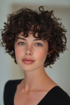 41+ Bixie (Pixie Bob) Haircut Ideas Stacked Inverted Bob Haircuts Curly Hair, Short Curly Layered Bob, Short Perm, Short Curly Hairstyles For Women, Curly Pixie Haircuts, Stacked Hair, Pixie Bob Haircut, Extension Hair, Curly Hair Photos