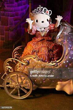 a statue of a mouse in a carriage