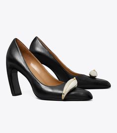 Pierced Pump: Women's Designer Heels | Tory Burch Styling Dresses, Cocktail Attire For Women, Tory Burch Pumps, Pinstripe Skirt, Holiday Cocktail Party, Keke Palmer, Business Chic, Cocktail Attire, Fall Winter 2024