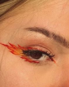 Fall Eyeliner Looks, Checkered Eyeliner, Eye Makeup Designs Art, Flame Eye Makeup, Flame Eyeliner, Crazy Makeup Art, Eyeliner Creative