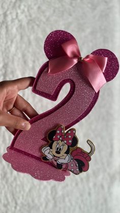 Minnie Bowtique Centerpieces, Minnie Mouse Party Centerpieces, Minnie Mouse Birthday Centerpieces, Cricut Centerpieces, Minnie Mouse Centerpieces Ideas, Minnie Mouse Crafts, Twodles Birthday, Minnie Mouse Birthday Decorations, Care Bear Birthday