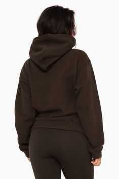 Enjoy comfort in style with our Oversized Unisex Hoodie in Espresso. Featuring a kangaroo pocket, sleek hood without drawstrings, and relaxed bottom band, this hoodie offers both functionality and flair. Crafted from our heavyweight sweats fabric, it ensures maximum comfort. Embroidered with the SET logo on the upper left chest, it adds a touch of sophistication to your casual look. Comfortable Hooded Sweatshirt With Drawstring, Comfortable Streetwear Hoodie With Drawstring, Athleisure Fleece Hoodie With Drawstring, Cozy Hoodie With Drawstring, Cozy Hooded Hoodie With Drawstring, Sporty Hooded Sweats With Drawstring, Athleisure Hooded Sweatshirt With Drawstring, Athleisure Hoodie With Kangaroo Pocket, Comfortable Hoodie Sweats With Drawstring Hood