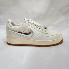 Travis Scott X Nike Air Force 1 'sail' (aq4211-101) Nike Air Force 1 Cream For Streetwear, Off White Outfits, Nike Sb Dunk High, Off White Shoes, Air Force Ones, Nike Cortez Sneaker, Travis Scott, White Outfits, Nike Air Force 1