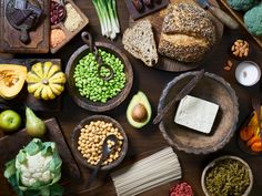 Soluble Fiber vs. Insoluble Fiber: What's the Difference? | SELF High Fiber Veggies, Foods That Contain Protein, Low Calorie Salad, Low Calorie Vegetables, Calorie Dense Foods, Post Workout Nutrition, Low Calorie Snacks, Nutrient Rich Foods, Healthy Meal Plans