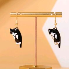 Pair Of Dangle Earrings Featuring Enamel Black Kitty Cat Eardrop Length Is 4 Cm (1.6 Inches) Cute Black Cat Design Earrings, Kitten Earrings, Cat Stock, Types Of Cats, Daisy Bracelet, Cat Charm, Pink Daisy, Cat Coffee, Cat Earrings