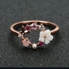 Newpretty!! Wreath Ring In Rose Gold Plating. Very Pretty!! Very Unique And Different. Very Classy!! Suitable For All Occasions. Suitable For Most Ages. Perfect As A Gift Or For Yourself. Nwt خواتم خطوبة, قلادات متدلية, Ring Rosegold, Classy Jewelry, Fancy Jewellery, Fancy Jewelry, Cute Rings, Pretty Rings, Hand Jewelry