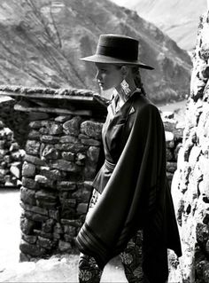 Peruvian Style, Marie Claire Australia, Saul Leiter, Inca Trail, Inca Trails, 90s Models, Love Hat, Fashion Over 50