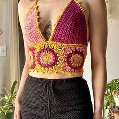 Handmade Fitted Crochet Top For Festival, Handmade Fitted Halter Top For Festivals, Pink Fitted Cropped Crochet Top, Pink Fitted Crochet Crop Top, Pink Fitted Crochet Lace Crop Top, Handmade Fitted Crochet Triangle Top, Handmade Fitted Triangle Crochet Top, Fitted Pink Crochet Lace Crop Top, Pink Handmade Fitted Crop Top