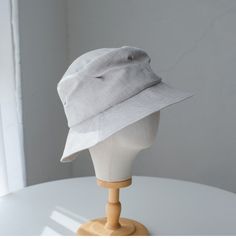 Cute bucket hat! Perfect for daily wear! It is nicely crafted with premium quality of cotton and linen!An ideal gift for her!Specifications-Material: 100% linen-Adult size: M:size is about 56- 58 cmL: size is about 58-60 cmCustom: Please DM for any custom order.