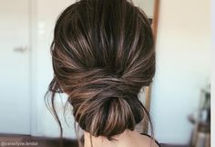 These stunning updos for medium length hair are perfect for formal affairs & looking your best! We'll show you how to get easy updos with our tutorials. Bridesmaid Hairstyles Mid Length Updo, Messy Updo Medium Hair, Brunette Updo Wedding, Sanggul Cepol, Beautiful Updos, Messy Updos, Bridesmaid Hair Side, Bridesmaids Hairstyles, Twisted Bun