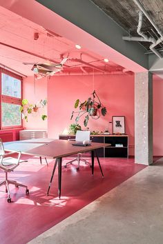 1970s Furniture, Dream Office, Office Inspo, Workplace Design, Furniture Warehouse, Architecture Office, Pink Interior, Modular Furniture