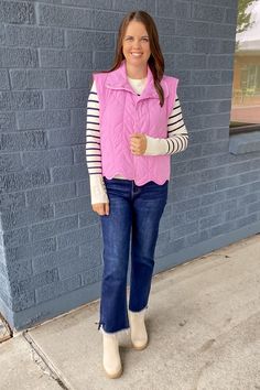 The perfect layering piece! This top features a solid quilted snap button up vest with pockets at side and scalloped hem! Make this your #OOTD Chic Fall Outfit, Vest Quilted, Vest With Pockets, Cute Work Outfits, Pink Vest, Chic Fall Outfits, Fitted Top