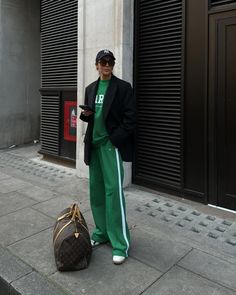 White Track Pants Outfit, Green Track Pants Outfit, Adibreak Pants Outfit, Casual Green Outfit, Green Joggers Outfit, Dark Green Outfit, Green Outfit Aesthetic, Green Outfit Ideas