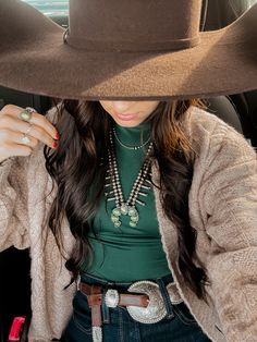 Country Outfits Cold Weather, Punchy Dressy Outfits, Western Shein Outfits, Green Cowgirl Outfit, Feminine Western Outfits, Green Western Outfit, Western Outfits Women Spring, Texas Style Fashion, Rodeo Outfits For Women Western