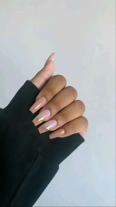 Gold Foil Nails Coffin, Nude And Gold Nails Coffin, Nude With Gold Nails, Nude Acrylic Nails Coffin, Nude Nails With Gold Foil, Nails Nude Ideas, Nude Coffin Nail Ideas, Nails Nude Design, Nude Acrylic Nails With Design