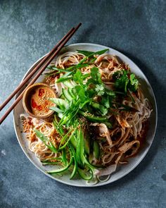 Bang Bang Noodles, Bang Bang Chicken Salad, Spring Vegetables Recipes, Fresh Egg Noodles, Broccoli Pizza, Food Savoury, Light Lunches, Cucumber Noodles, Bang Bang Chicken