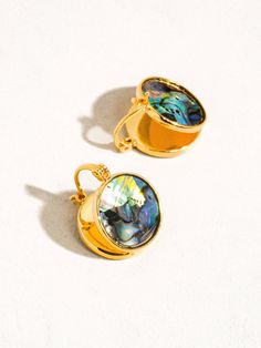 Add some ocean vibes to your outfit with the Kuori 18K Gold Round Natural Abalone Shell Earring. Made with real abalone shell and 18K gold, these earrings are both unique and luxurious. Perfect for a beach day or a night out, they are sure to catch attention and make you stand out in the crowd. 18K Gold Round Natural Shell Earring 18K Gold Plating Natural Abalone Shell Measurement (L x W inch): 0.6 Diameter Gold Abalone Shell Earrings For Gifts, Gold Abalone Shell Round Jewelry, Elegant Gold Jewelry With Abalone Shell, Elegant Gold Abalone Shell Jewelry, Elegant Abalone Shell Earrings For Pierced Ears, Elegant Abalone Shell Pierced Earrings, Midnight Garden, Ocean Vibes, High Vibes