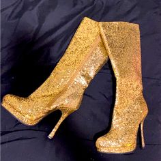 New Gold Boots Size 5. With Glitter With Zipper At The Side Fitted Glitter Boots For Party, Formal Fitted Glitter Boots, Glamorous Boots For Club And Party Season, Glamorous Gold Boots For Night Out, Glitter High Heel Boots Fitted, High Heel Shimmer Boots For Night Out, Fitted High Heel Glitter Boots, Gold Pointed Toe Boots For Party Season, Shimmer High Heel Boots For Night Out