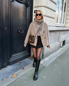 Paris Street Style Autumn, Paris January Fashion, Date Night Outfit Paris, Paris Boots Outfit, Paris Winter Outfit 2023, Autum 2024 Outfits, Paris Fashion Autumn, City Autumn Outfits, London High Tea Outfit Winter