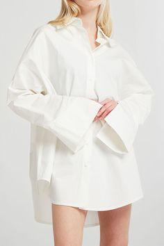 Shop Ariana Oversized Fit Shirt at storets. Discover more Shirts & Blouses bloggers approved as seen on Instagram White Oversized Shirt Outfit, White Oversized Shirt, Oversized Shirt Outfit, 2019 Outfits, Oversized White Shirt, Oversized Button Down Shirt, Oversized Shirts, Cream Shirt, White Long Sleeve Shirt