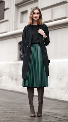 Hot Winter Outfits, Dress Like A Parisian, 2020 Outfits, Green Pleated Skirt, Skandinavian Fashion, Winter Outfit Inspiration, Outfits Black, 가을 패션, Casual Fall Outfits