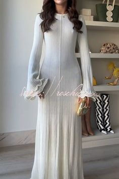 Spring Party Ribbed Maxi Dress, Summer Long Ribbed Dress, Elegant Ribbed Dress For Brunch, Elegant Ribbed Maxi Dress For Spring, Wavy Edges, Fitted Midi Dress, Swag Outfits For Girls, Maternity Shoot, Pleated Fabric