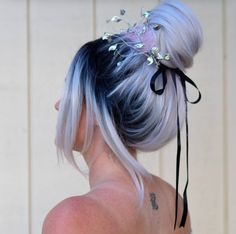 Weekend Hair, Top Knot Bun, Knot Bun, Short Hairstyle, Hair Dye Colors, Cool Hair Color, Grunge Hair, Aesthetic Hair, Top Knot