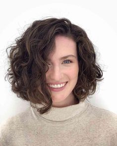 Short Style For Wavy Hair, Wavy Jaw Length Bob, 2b Bob Hairstyles, Shag Bob For Thick Wavy Hair, Bobbed Wavy Hair, Long Bob For Curly Hair Wavy Lob, Natural Curl Shoulder Length Hair, Medium Short Hair Wavy, Wavy Bob Square Face